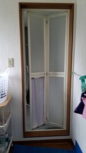 大阪市天王寺区にてユニットバスドアの取り換えをおこないました